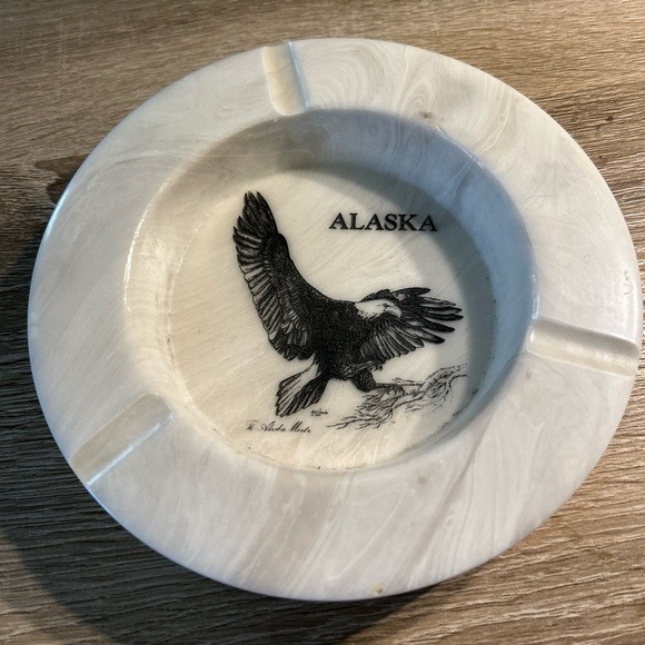 The Alaska Mint Kiana Carved Eagle Ashtray - Picture 1 of 8